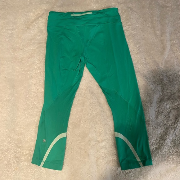 Lululemon Inspire Crop Size 8 - Picture 2 of 6